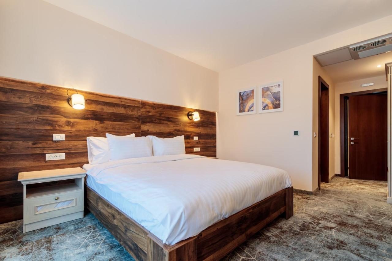 River Hotel & Spa Călimăneşti Esterno foto