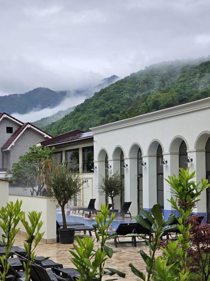 River Hotel & Spa Călimăneşti Esterno foto